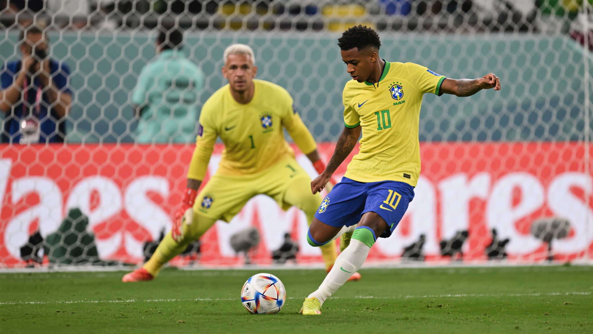 世俱杯：贝林厄姆与巴西老将门神上演跨时代对决